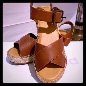 Girl’s wedge sandals